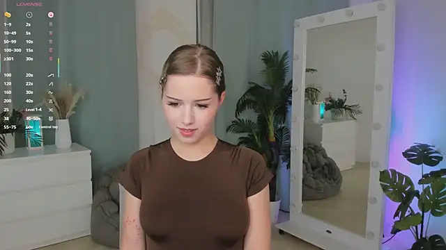 Snapshot of JanetMoor chatting on December 5, 2025, 9:01 pm JanetMoor online show from December 5, 2025, 9:01 pm