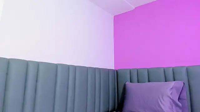 catalina jolie online show from April 18, 2026, 12:57 am