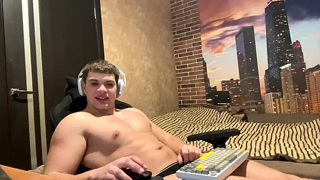 MusclePhantom online show from February 12, 2026, 8:41 pm