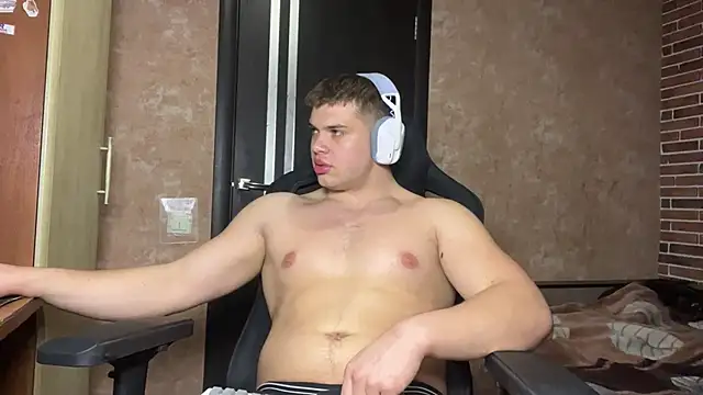 MusclePhantom online show from April 24, 2026, 9:17 pm