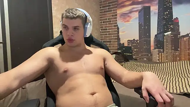 MusclePhantom online show from November 28, 2025, 10:21 pm