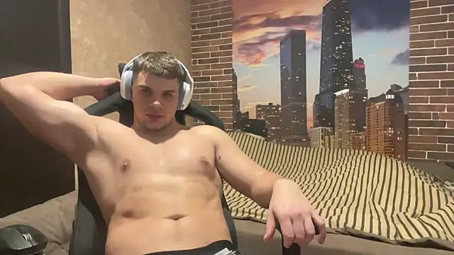 MusclePhantom online show from December 19, 2025, 10:45 pm