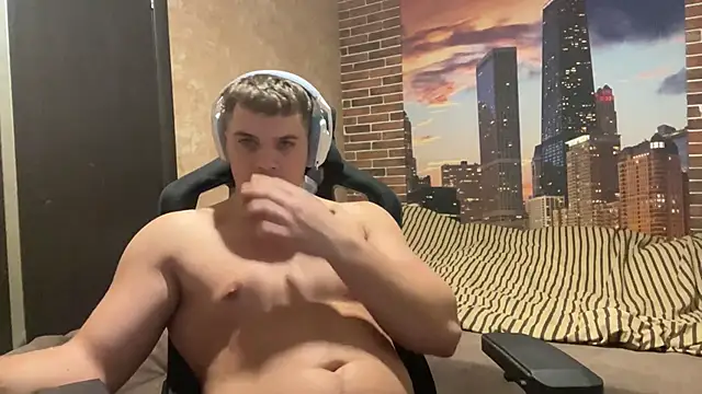 MusclePhantom online show from December 21, 2025, 9:37 pm