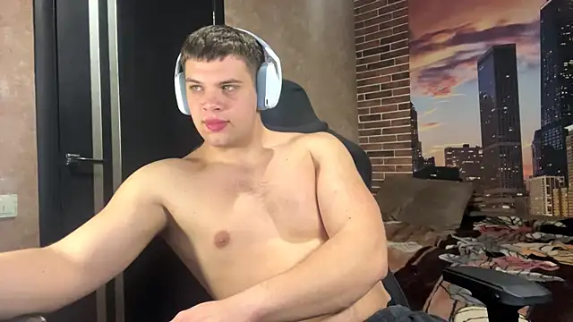 MusclePhantom online show from April 7, 2026, 8:10 pm