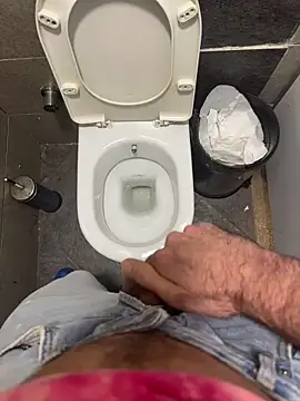 asston-martin online show from November 9, 2025, 9:46 am