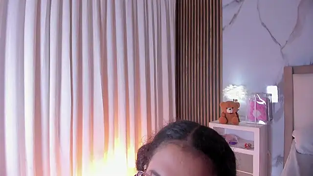 LunaRosse  online show from May 17, 2026, 10:26 am
