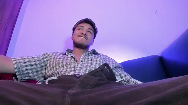 Snapshot of juanmechanic_ chatting on February 25, 2026, 4:45 am juanmechanic online show from February 25, 2026, 4:45 am