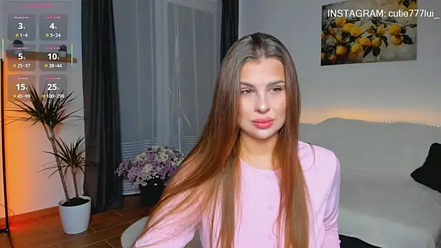 Cutie Lui online show from October 1, 2025, 5:12 am