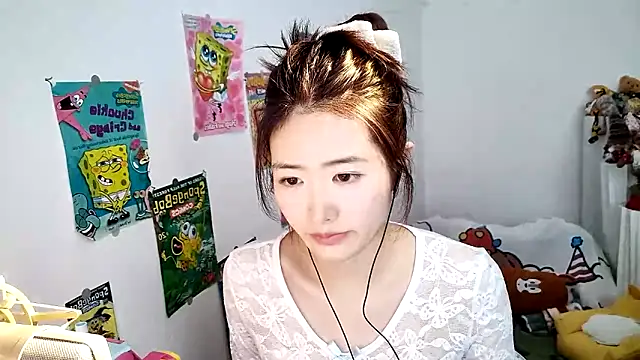 Moonlight-23 online show from October 28, 2025, 7:07 am