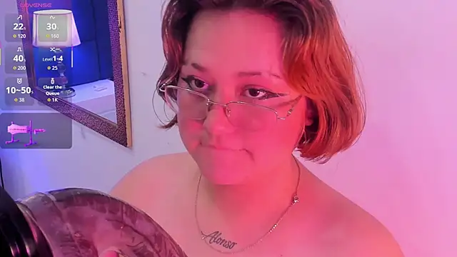 isa grey  online show from October 4, 2025, 3:46 pm