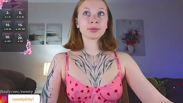 sweettykitty online show from October 21, 2025, 1:32 pm