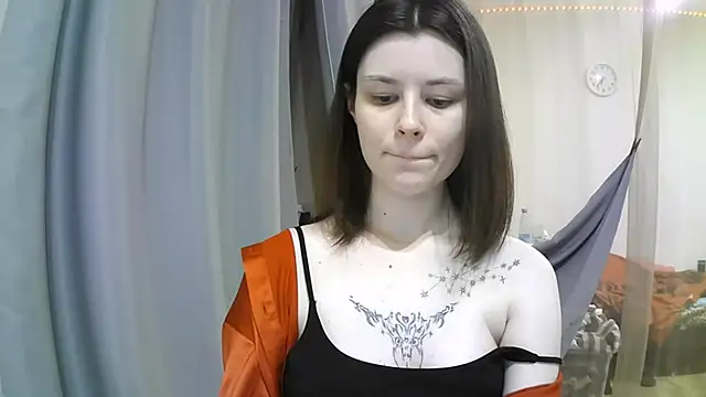 EdlinEngelby online show from November 8, 2025, 3:48 pm