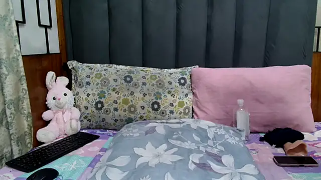 MrsMxx25 online show from February 11, 2026, 7:03 pm