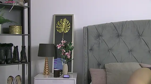 LolaButtie online show from January 18, 2026, 7:23 am