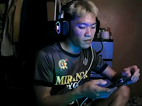 Riiichie wilCumm online show from November 17, 2025, 3:49 pm