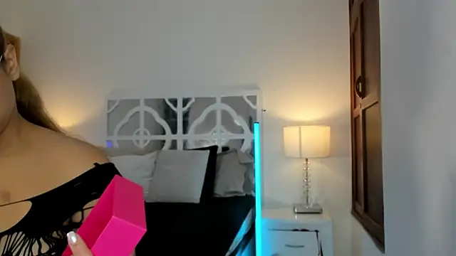 MikaelaStone online show from November 30, 2025, 11:22 am