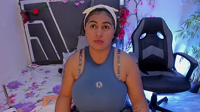 AndreaSweet2 online show from December 5, 2025, 8:17 pm