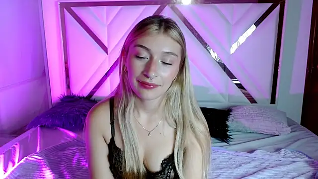 SophiaaLee online show from September 23, 2025, 10:28 pm