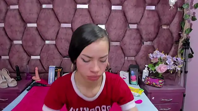 Nanis James online show from May 10, 2026, 3:10 am