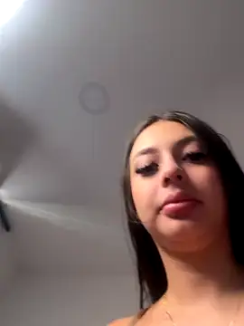 Snapshot of Mavii_ chatting on October 7, 2025, 3:46 pm Mavii online show from October 7, 2025, 3:46 pm