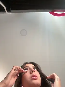 Snapshot of Mavii_ chatting on October 11, 2025, 3:57 pm Mavii online show from October 11, 2025, 3:57 pm