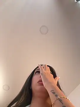 Snapshot of Mavii_ chatting on November 20, 2025, 4:51 pm Mavii online show from November 20, 2025, 4:51 pm