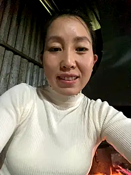 Huong-Ly online show from November 13, 2025, 1:42 am
