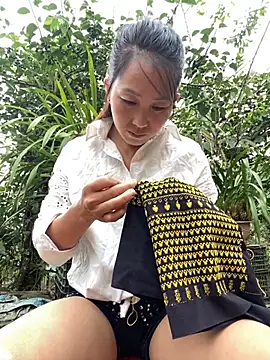 Huong-Ly online show from September 12, 2025, 1:39 am