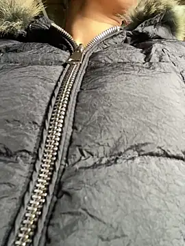 Huong-Ly online show from December 17, 2025, 2:49 am