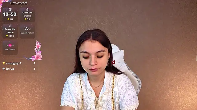 Leila Hefner online show from September 12, 2025, 3:06 am