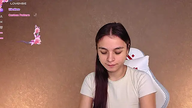 Leila Hefner online show from September 9, 2025, 3:38 am