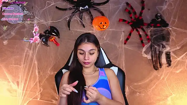 Leila Hefner online show from October 24, 2025, 3:05 am