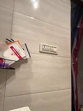 crhong666 online show from April 4, 2026, 12:28 am