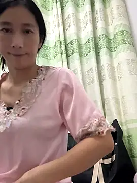 crhong666 online show from September 13, 2025, 1:44 pm