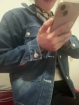 crhong666 online show from March 18, 2026, 12:36 am