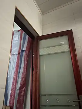 Snapshot of crhong666 chatting on February 15, 2026, 1:17 am crhong666 online show from February 15, 2026, 1:17 am