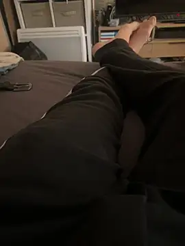 Snapshot of LesAmantsAE2 chatting on March 4, 2026, 9:28 am LesAmantsAE2 online show from March 4, 2026, 9:28 am