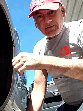 pareja-40-20 online show from April 3, 2026, 8:04 pm