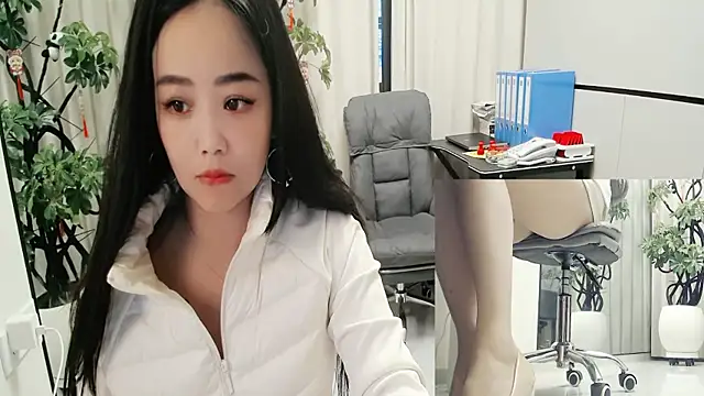 Snapshot of Eileen-L chatting on February 24, 2026, 2:34 am Eileen-L online show from February 24, 2026, 2:34 am