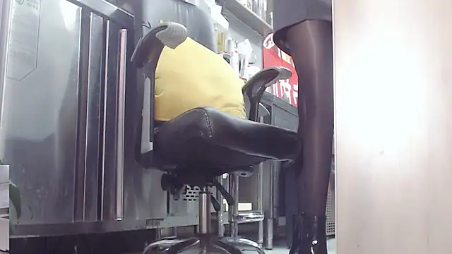 Eileen-L online show from October 20, 2025, 2:35 am