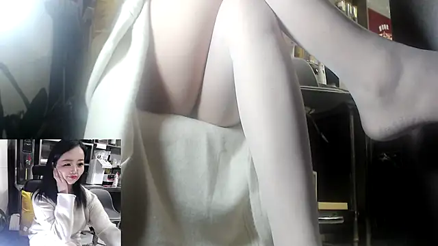 Eileen-L online show from October 28, 2025, 12:59 pm