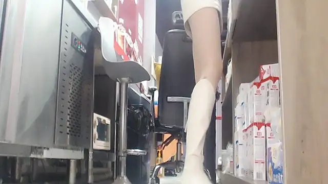 Eileen-L online show from September 22, 2025, 1:44 am