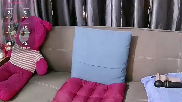 Cute viet online show from November 7, 2025, 3:27 pm