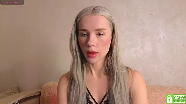 Snapshot of KittenFang chatting on February 1, 2026, 8:34 am KittenFang online show from February 1, 2026, 8:34 am