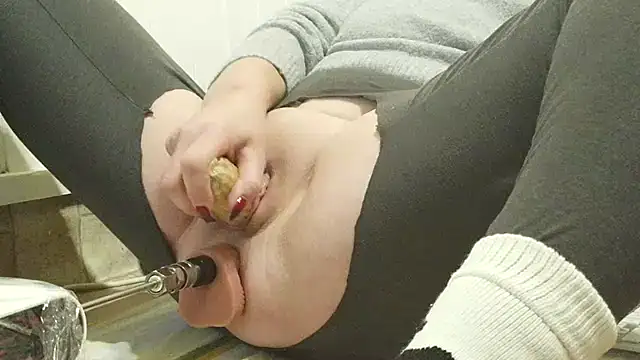 honey47 online show from October 19, 2025, 6:32 pm