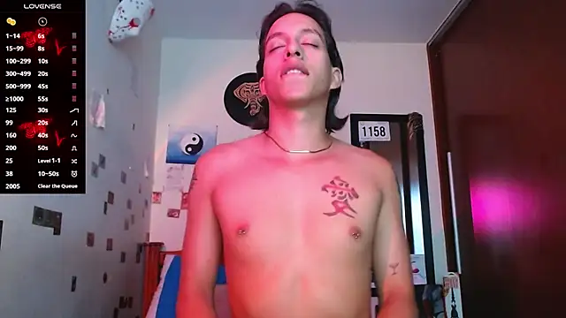 Snapshot of DannyPhantom555 chatting on December 19, 2025, 6:43 pm DannyPhantom555 online show from December 19, 2025, 6:43 pm