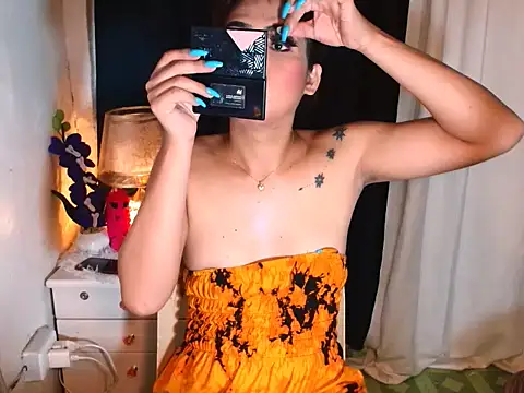 Gwensweetcum online show from June 16, 2026, 12:43 am