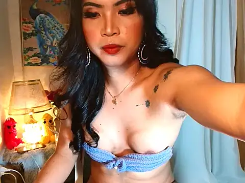 Snapshot of Gwensweetcum chatting on February 3, 2026, 11:32 pm Gwensweetcum online show from February 3, 2026, 11:32 pm