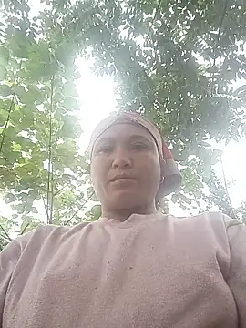 Love-Mama33 online show from October 25, 2025, 1:05 am