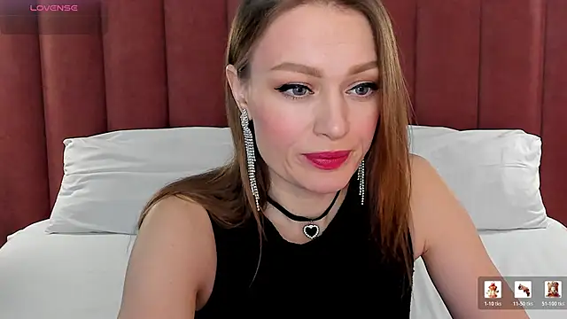 EvelynPoole online show from April 14, 2026, 1:43 am